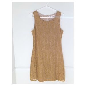 Nice color Dress. In good condition.